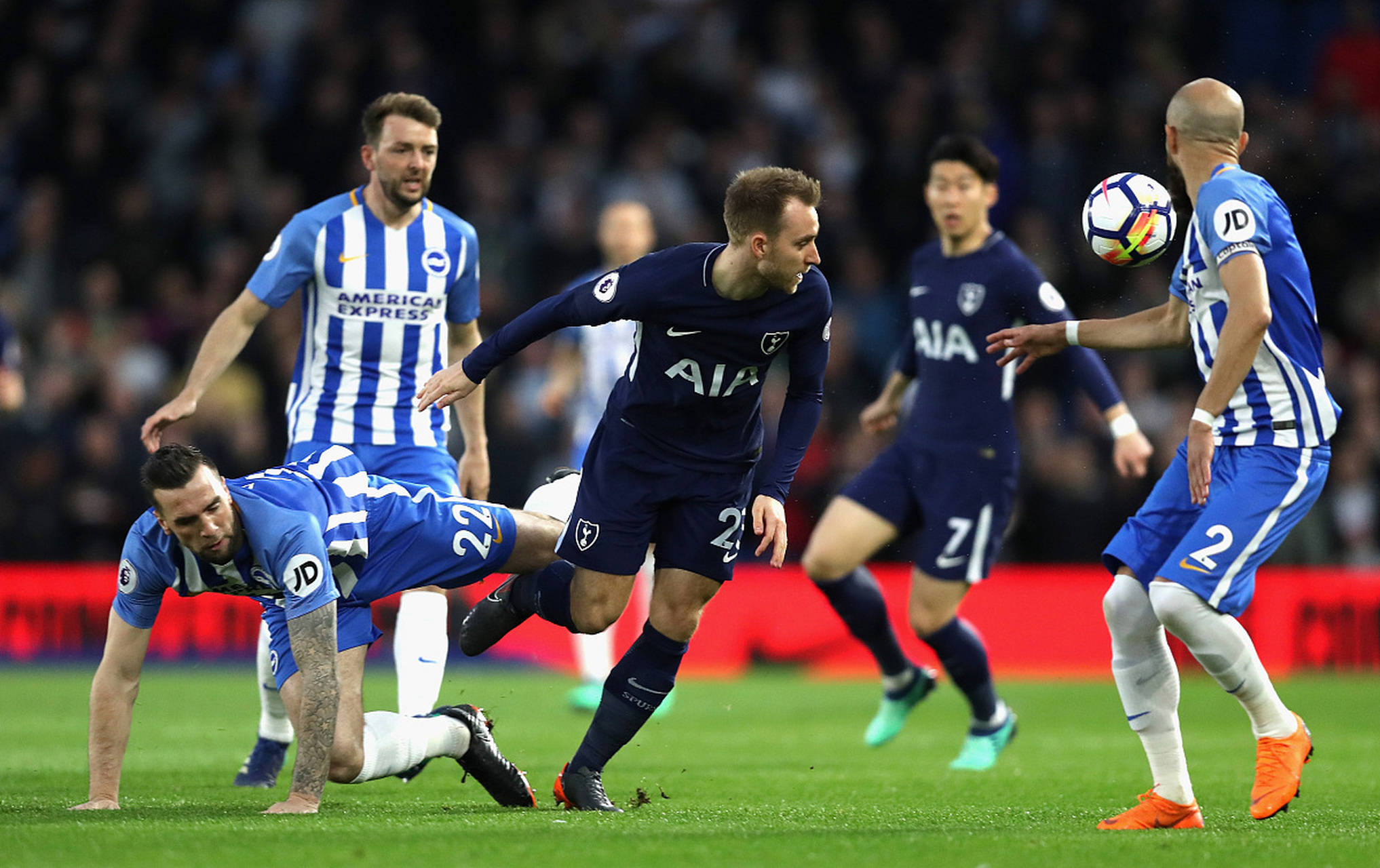 斯旺西艰难取胜,积分追赶前列球队 斯旺西艰难取胜,积分追赶前列球队