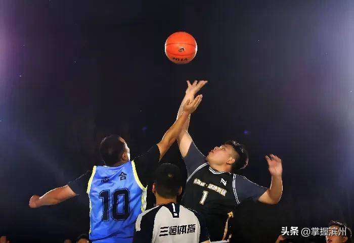 激烈对决引爆激情,球迷热血沸腾 激烈对决引爆激情,球迷热血沸腾