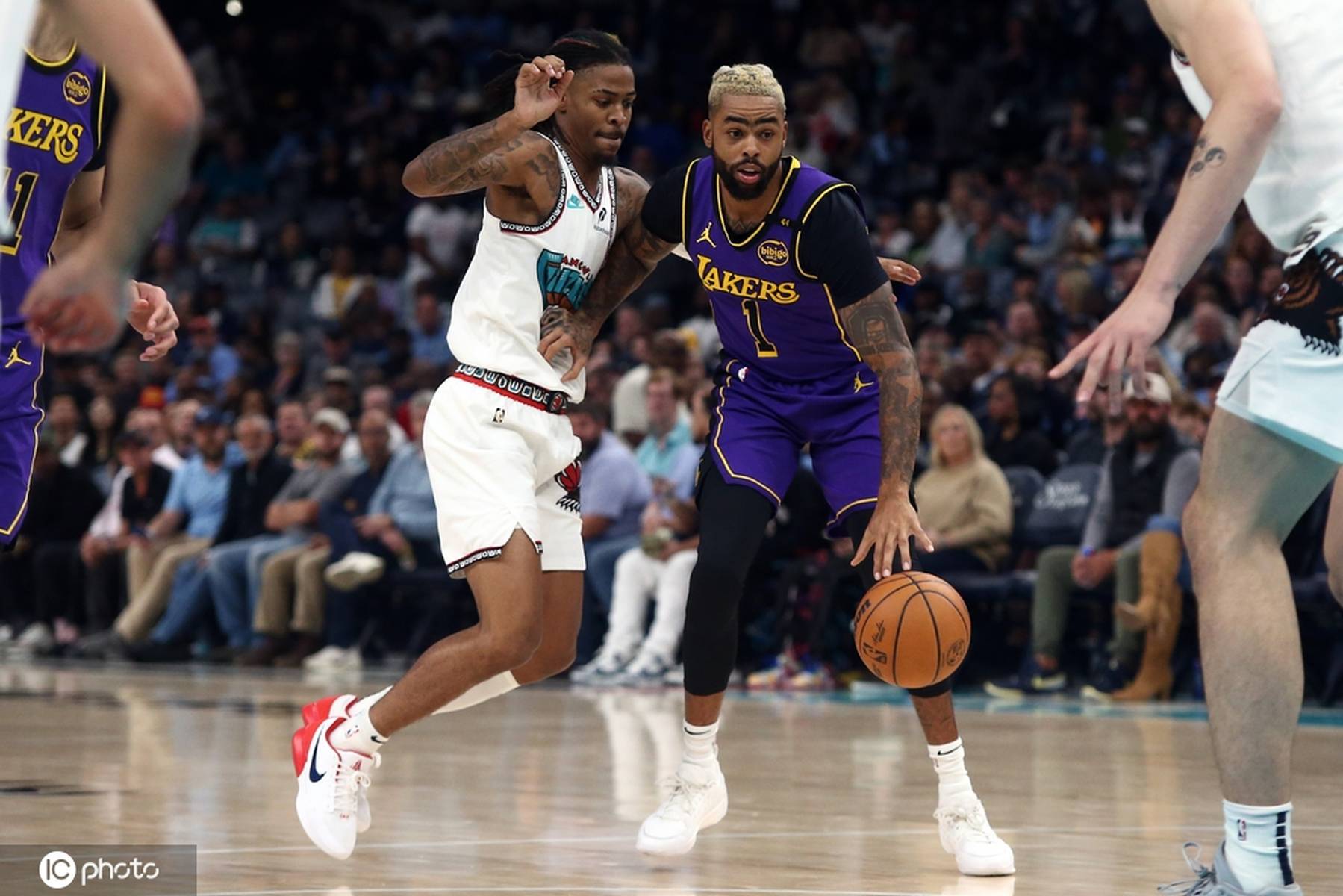 湖人客场逆转灰熊，浓眉全场27分领先