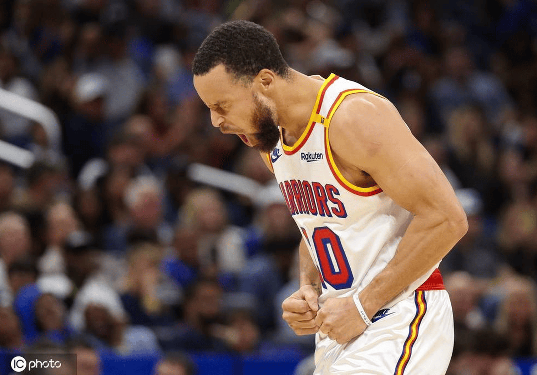 勇士取得连胜,库里在场上表现高效稳定! 勇士取得连胜,库里在场上表现高效稳定!