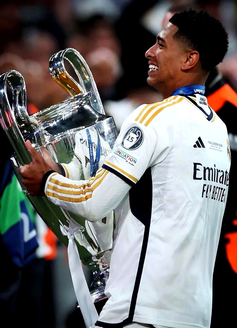 皇马中场实力强悍,球迷期待他的下一个精彩表现 皇马中场实力强悍,球迷期待他的下一个精彩表现