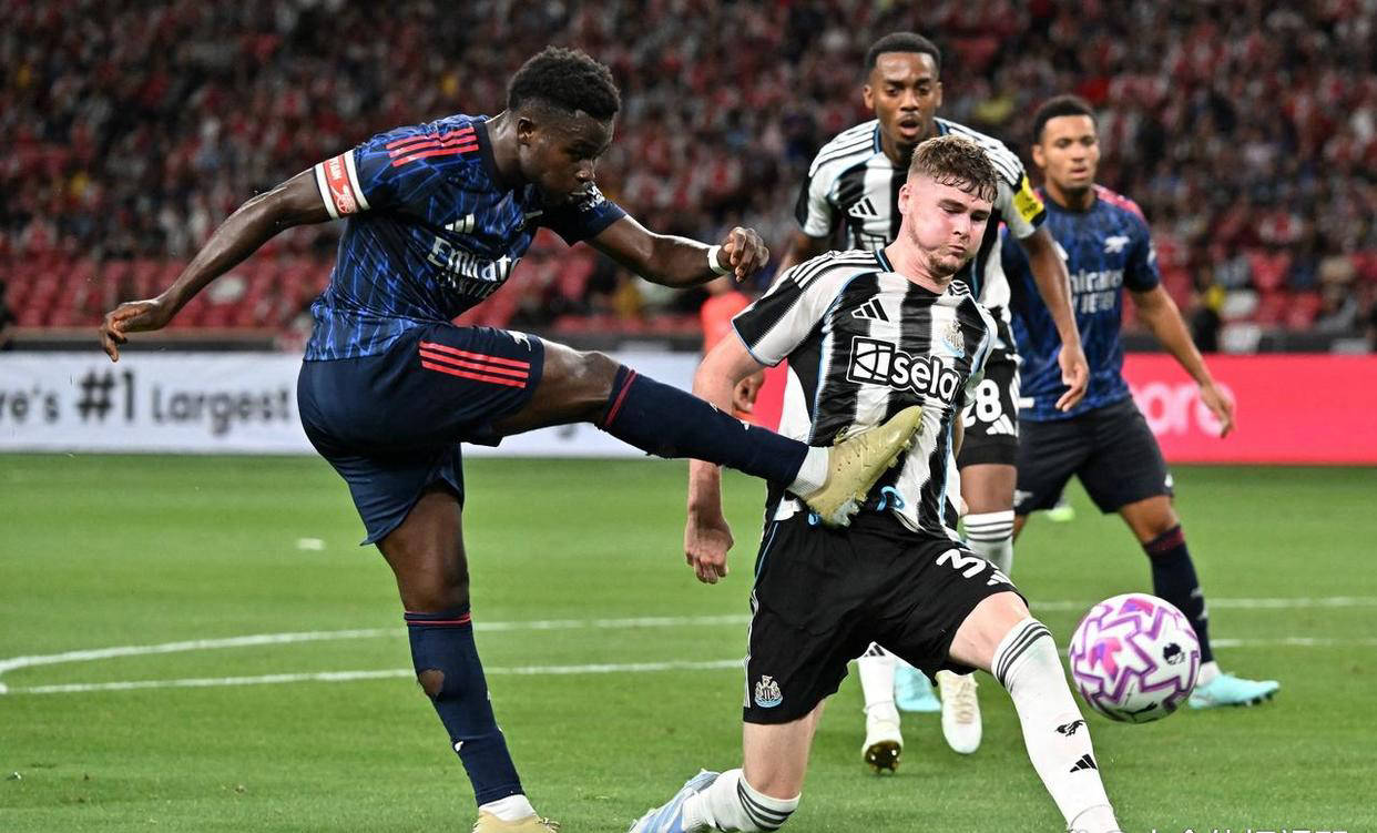 阿森纳主场击败对手,球队连胜走向巅峰 阿森纳主场击败对手,球队连胜走向巅峰