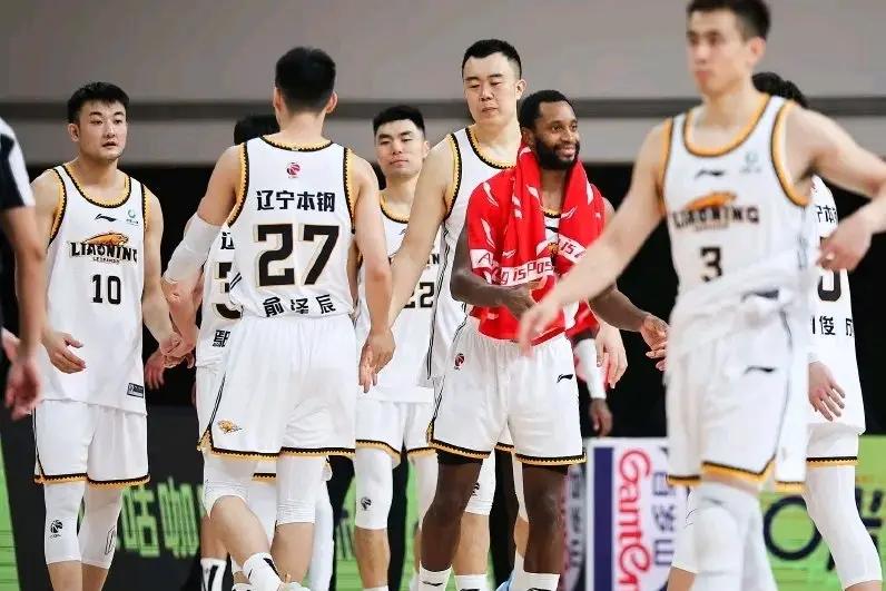 新疆队士气高涨,轻松战胜对手 新疆队士气高涨,轻松战胜对手