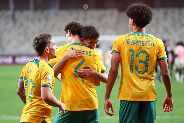 亚洲球队签约澳洲后卫,增加后防稳固度的简单介绍 亚洲球队签约澳洲后卫,增加后防稳固度的简单介绍