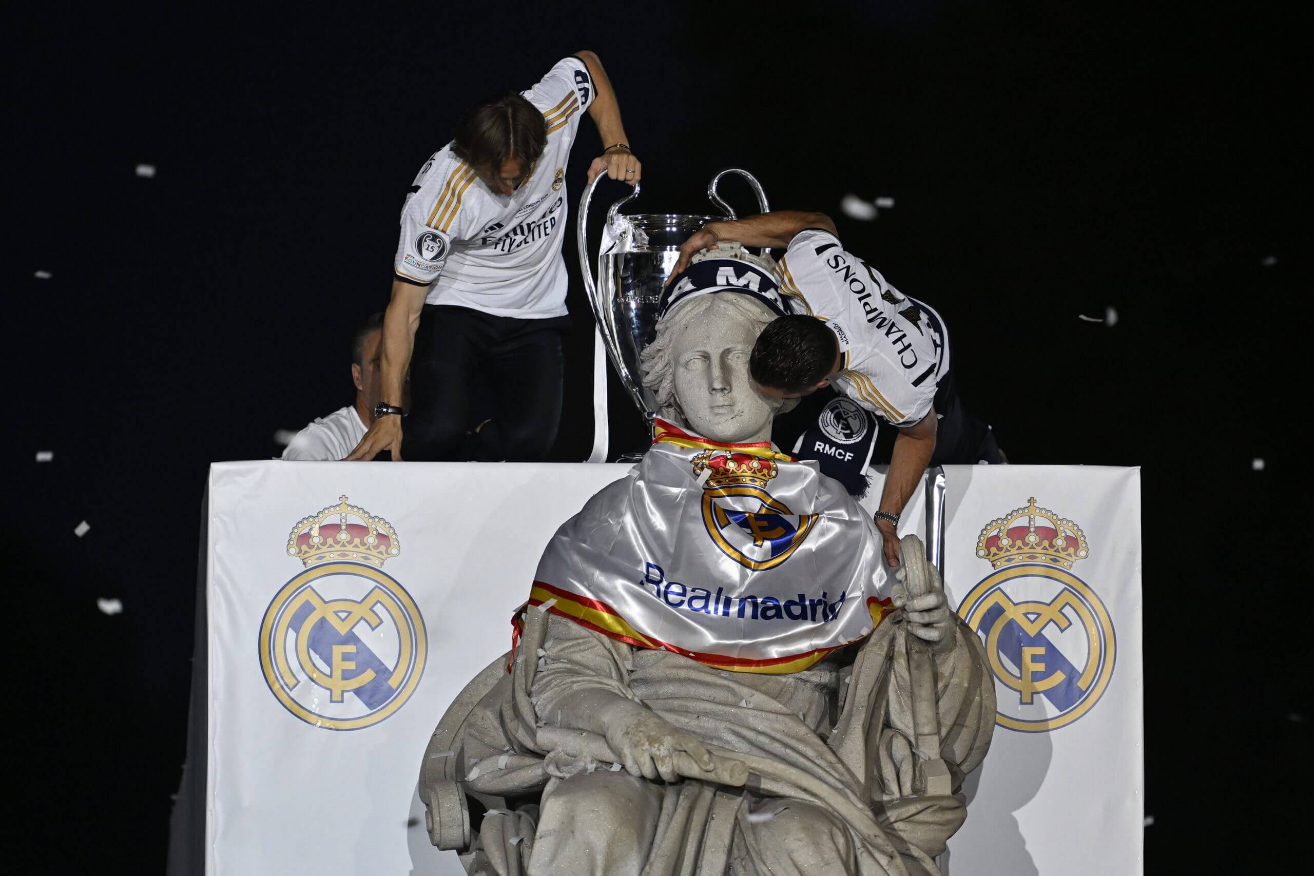 包含皇家马德里备战欧国联比赛,全队各司其职的词条 包含皇家马德里备战欧国联比赛,全队各司其职的词条