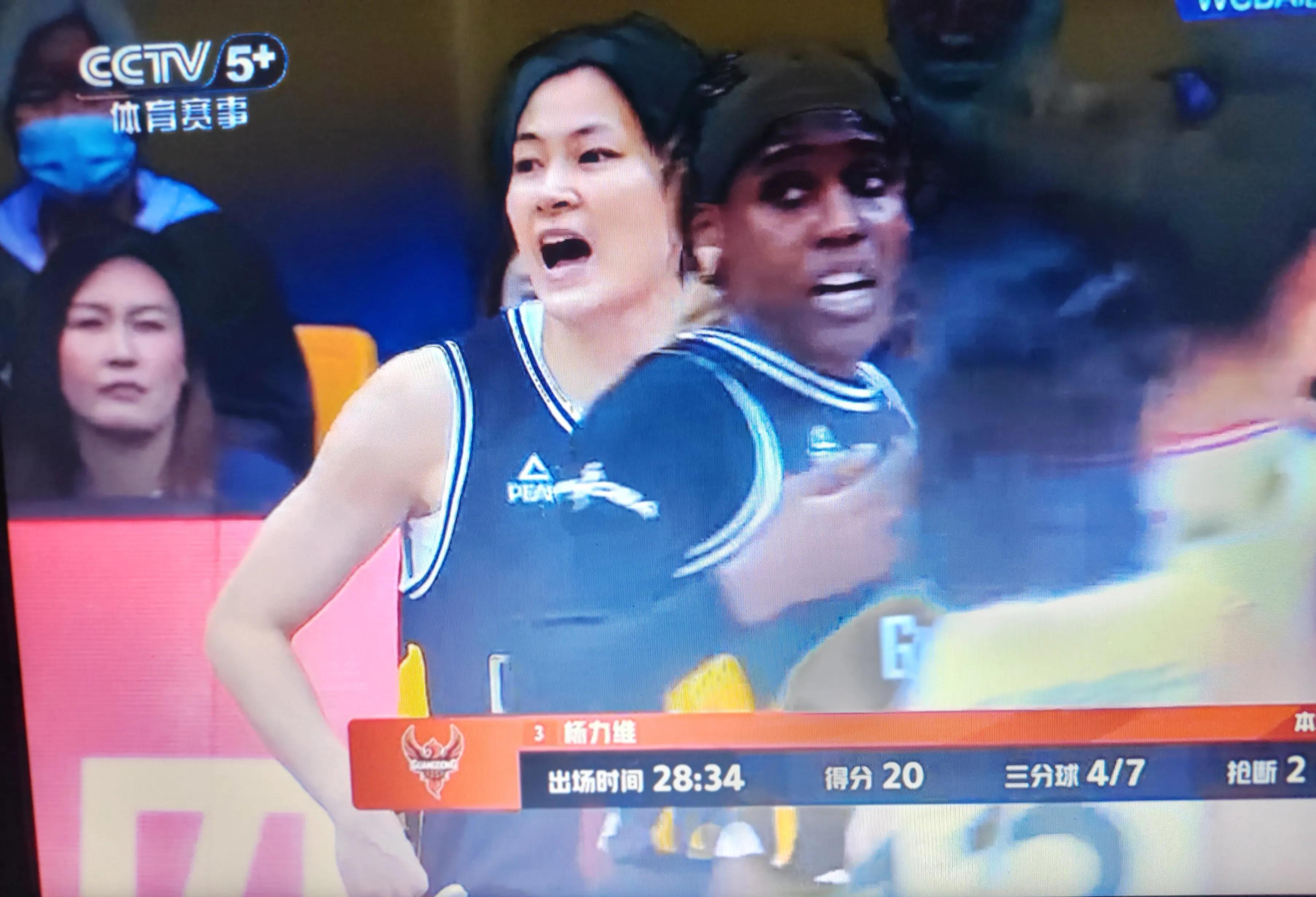 女球员火爆赛场，用实力征服观众