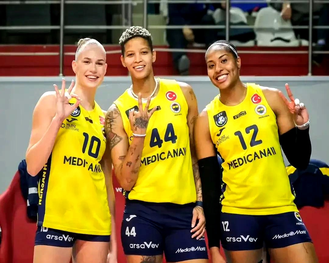 加拿大女足表现强劲，取得胜利