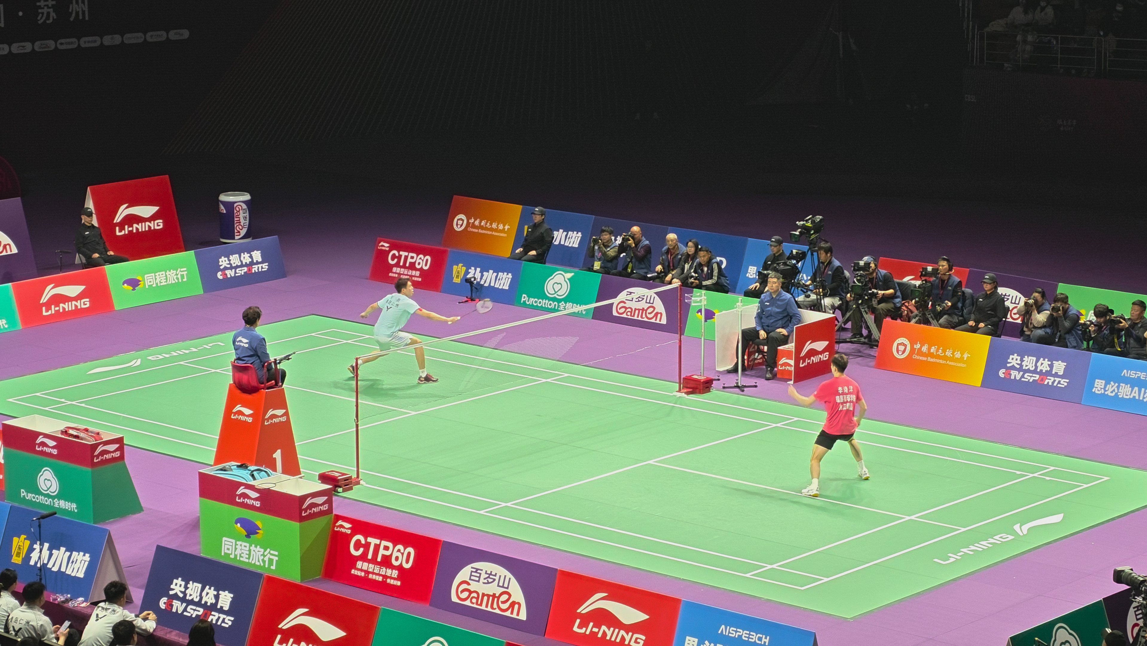 包含赛场厮杀激烈,实力相近展现技术对决的词条 包含赛场厮杀激烈,实力相近展现技术对决的词条