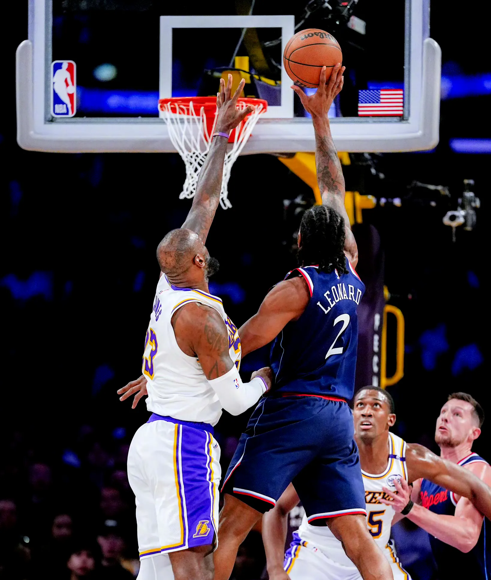 快船遭遇三连败，主场不敌马刺