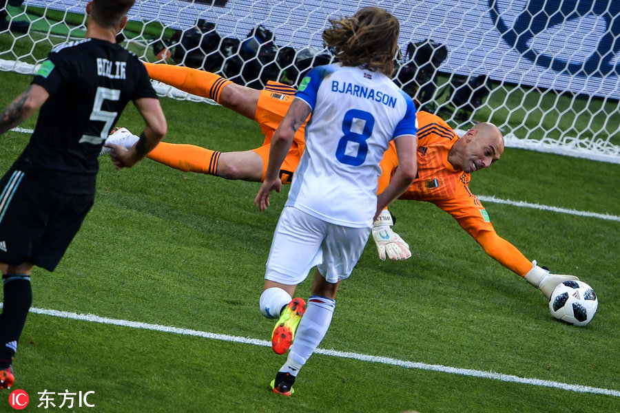 足球场上的惊险瞬间,每一个技战术都关系到赛局的胜负 足球场上的惊险瞬间,每一个技战术都关系到赛局的胜负