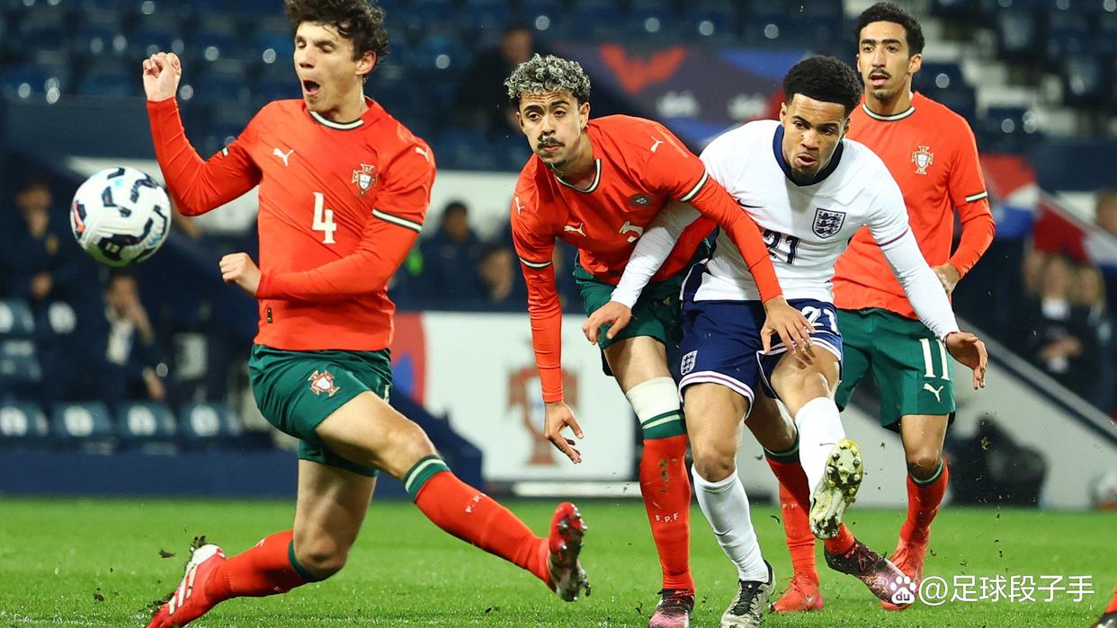 英格兰足球队队长攻破球门