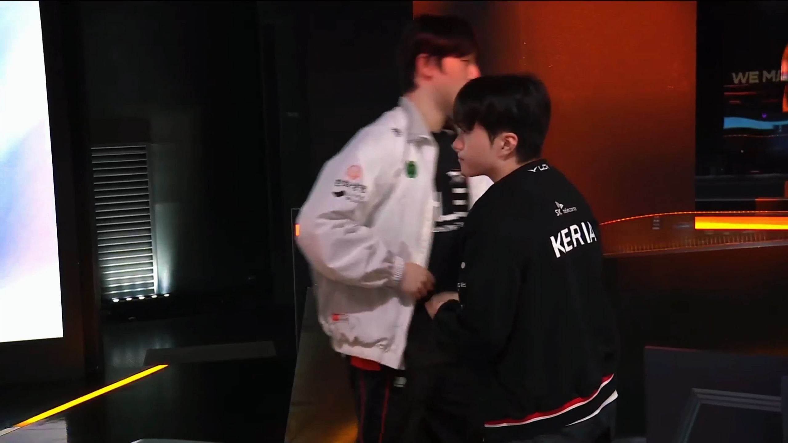 C9翻盘HLE,Vetheo三分雨点燃全场 C9翻盘HLE,Vetheo三分雨点燃全场