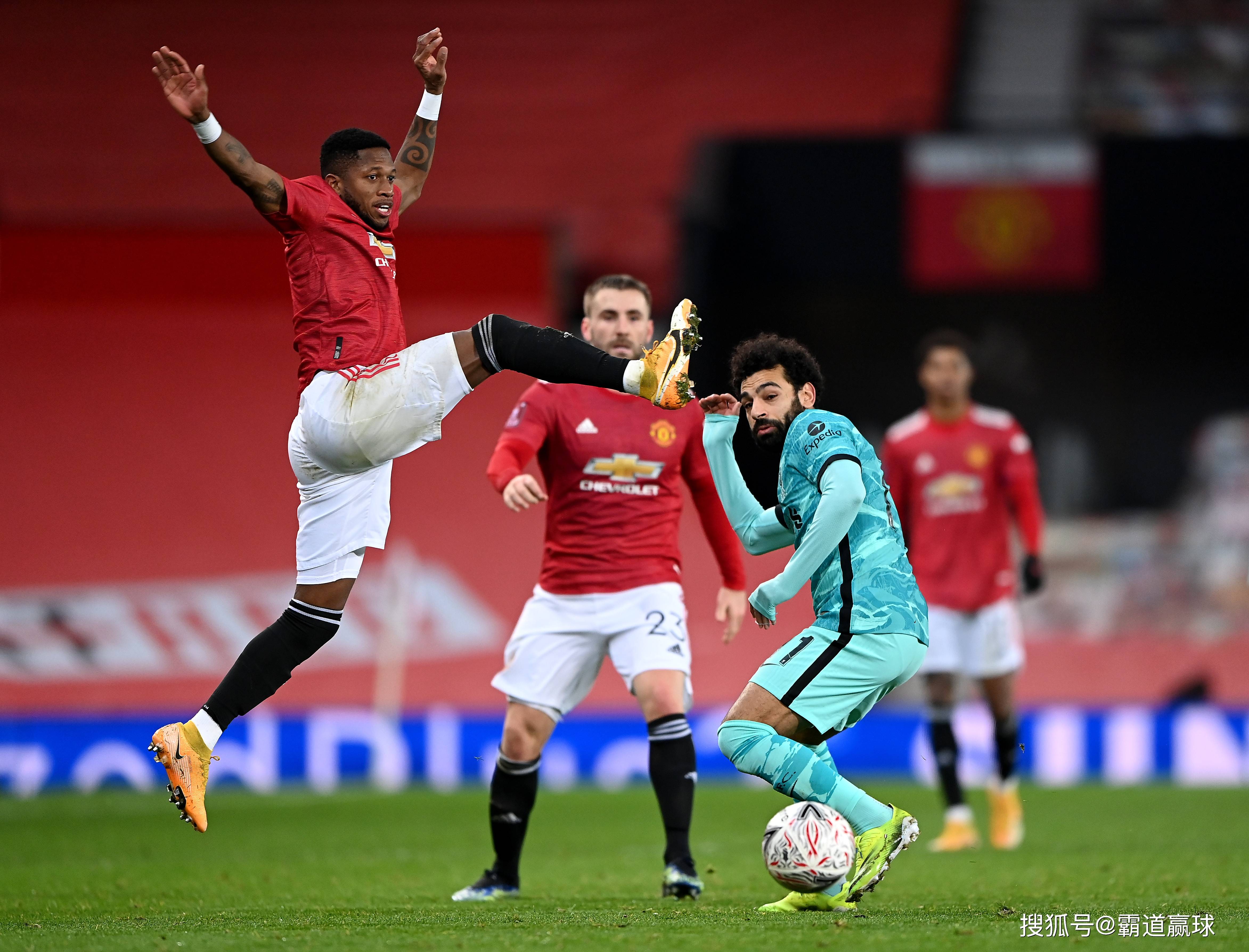 利物浦击败曼联,在英超积分榜上占据领先位置 利物浦击败曼联,在英超积分榜上占据领先位置