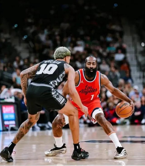 快船力克骑士，伦纳德表现出色