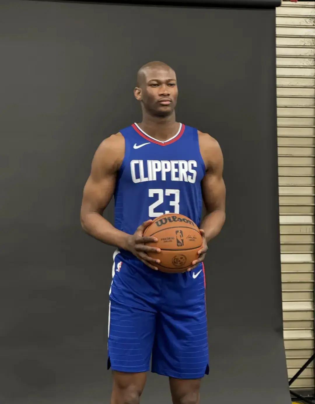 快船大胜国王,稳居西部前列 快船大胜国王,稳居西部前列