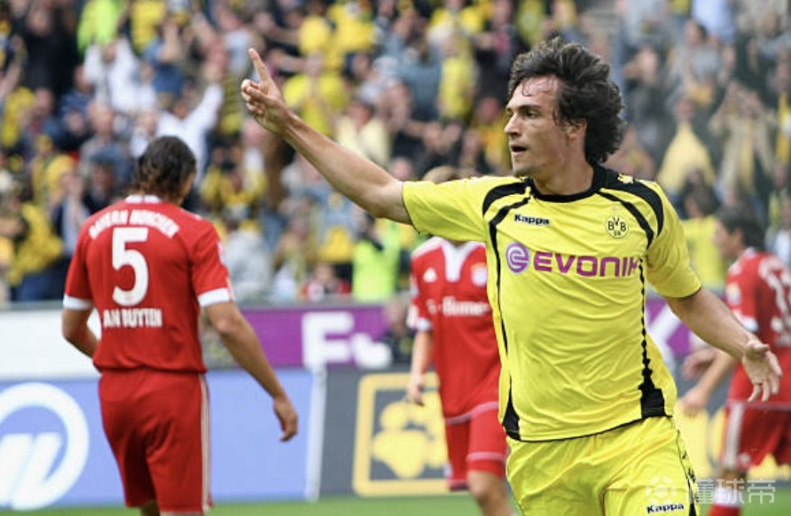 多特蒙德微博发布与后卫胡梅尔斯签订合约的消息