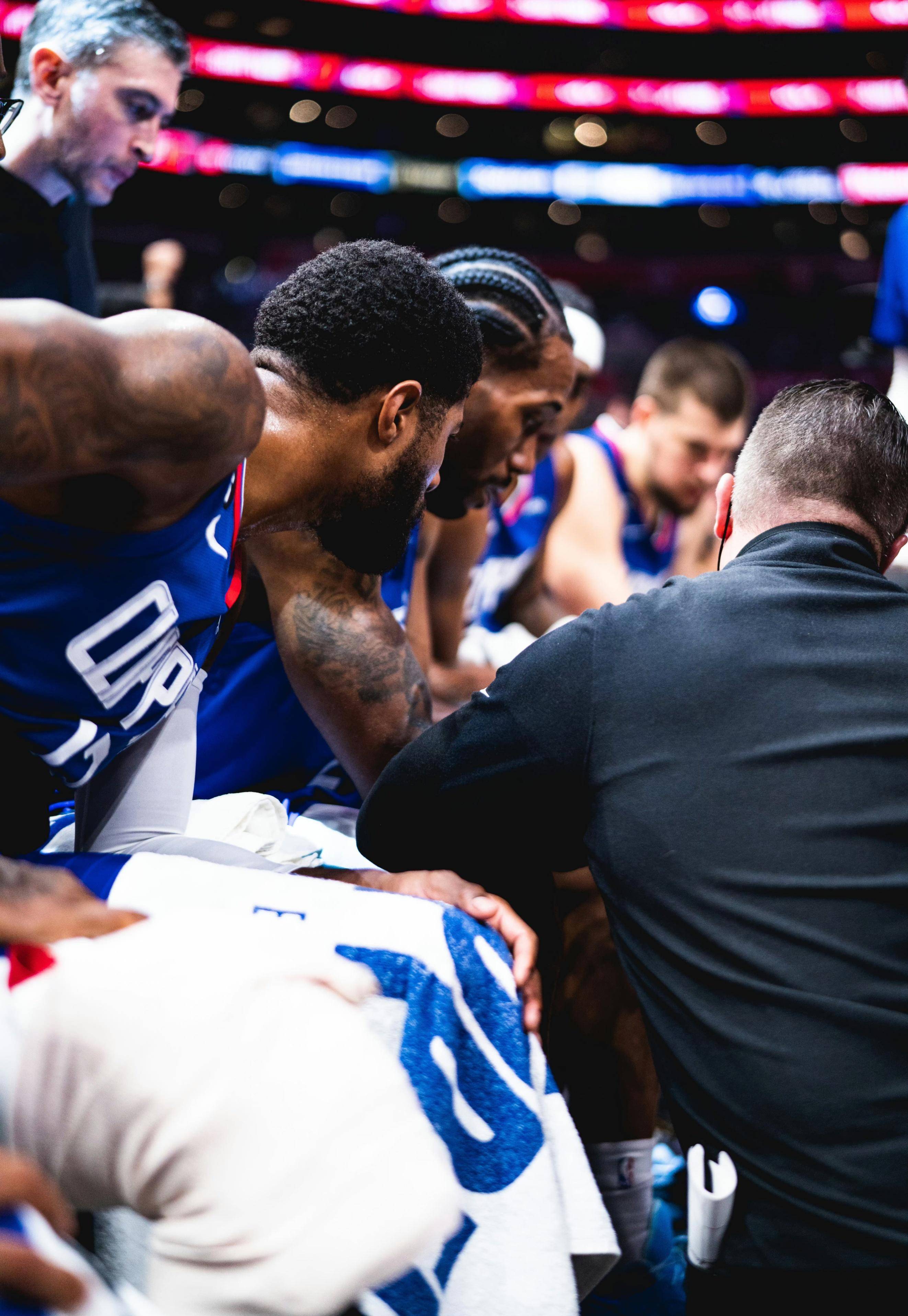 保罗-乔治双核发威,快船擒活塞 保罗-乔治双核发威,快船擒活塞